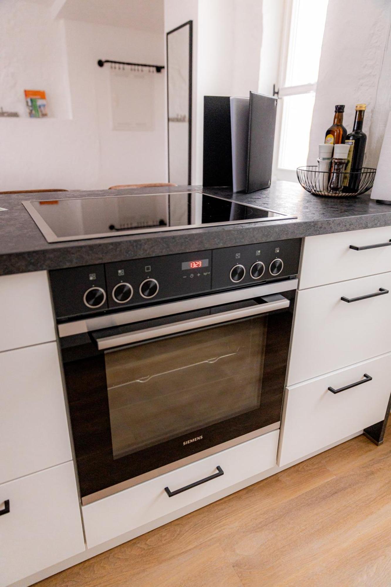 Highlight Am Stadtplatz Muehldorf - C4S Come4Stay - 2 Zimmer Wohnung I Bis Zu 5 Gaeste الغرفة الصورة