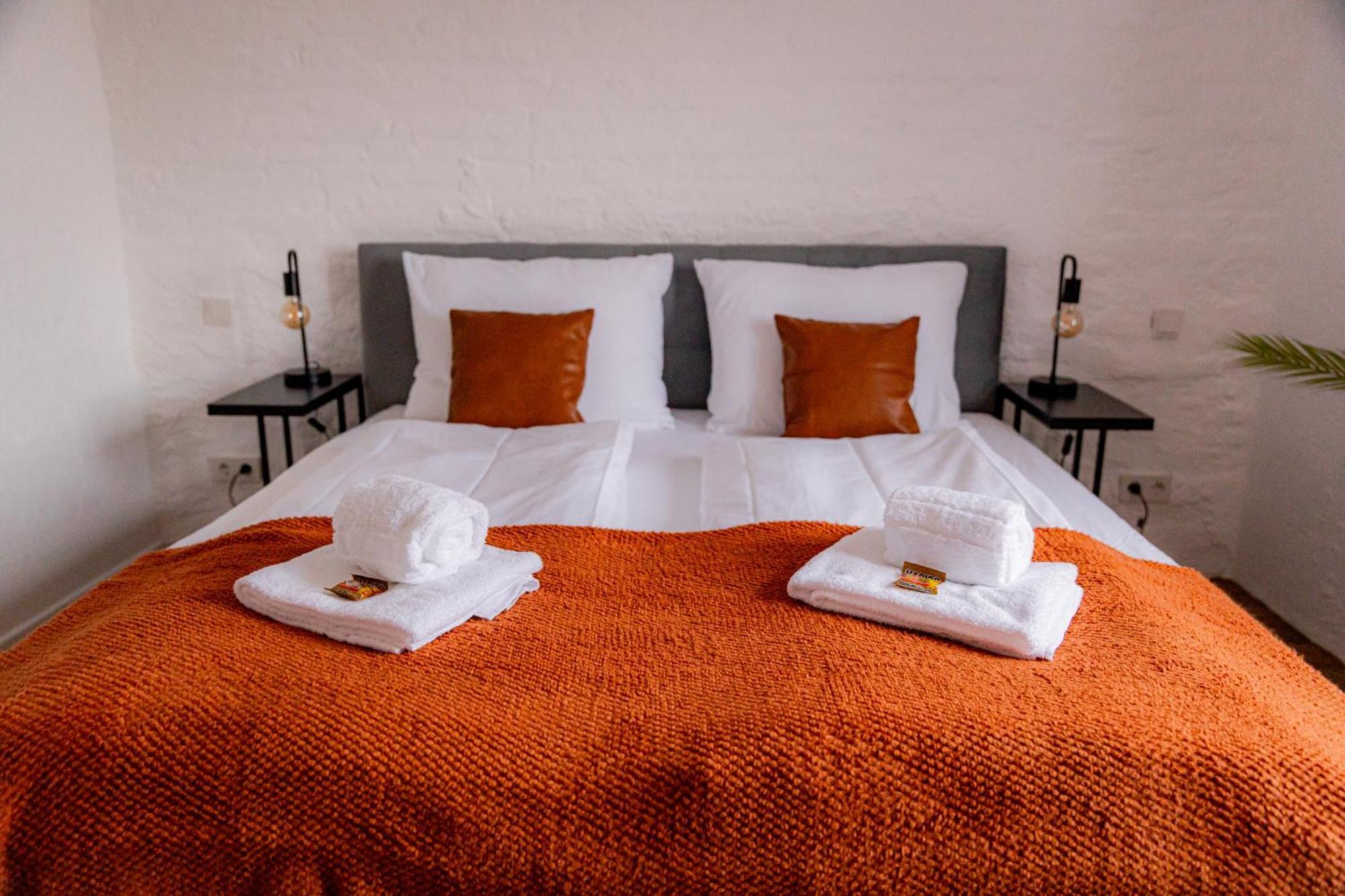 Highlight Am Stadtplatz Muehldorf - C4S Come4Stay - 2 Zimmer Wohnung I Bis Zu 5 Gaeste الغرفة الصورة